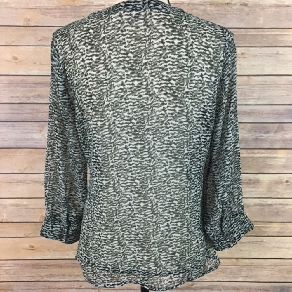 41 Hawthorn Hendrix V-neck blouse from Stitch Fix - Picture 3 of 8
